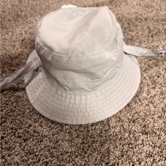 Carter’s Navy Blue Patterned Bucket Reversible sun hat for infant. - Picture 2 of 6